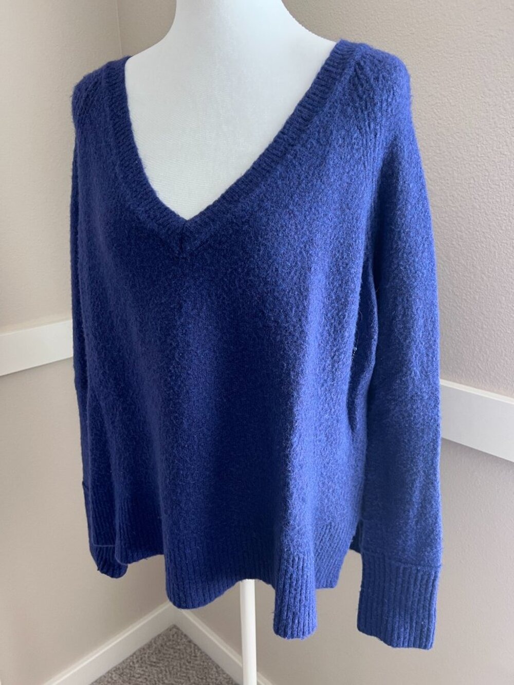 J.Crew Supersoft Yarn V-Neck Sweater in Heather Smoky Wisteria - Size Med
